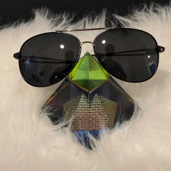 Black Silver Classic UV400 Polarized Alloy Driving Sunglasses - Picture 1 of 3